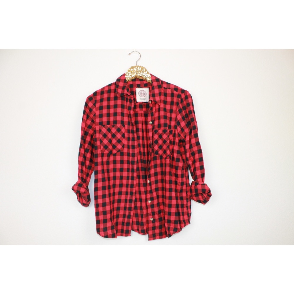 🔴 Plaid Button Down